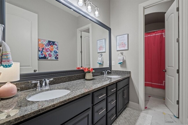 Building Photo - 4945 Strada Dr