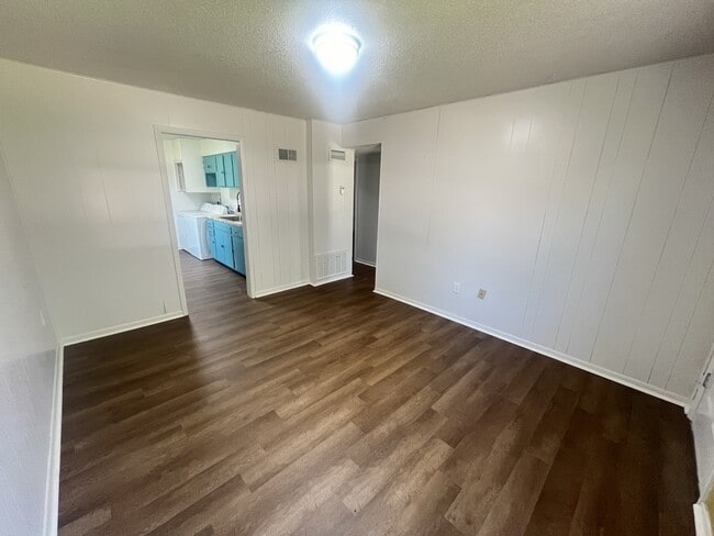 Building Photo - 421 S Mulberry St