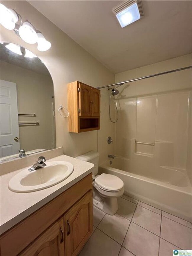 Building Photo - 11 S Main St