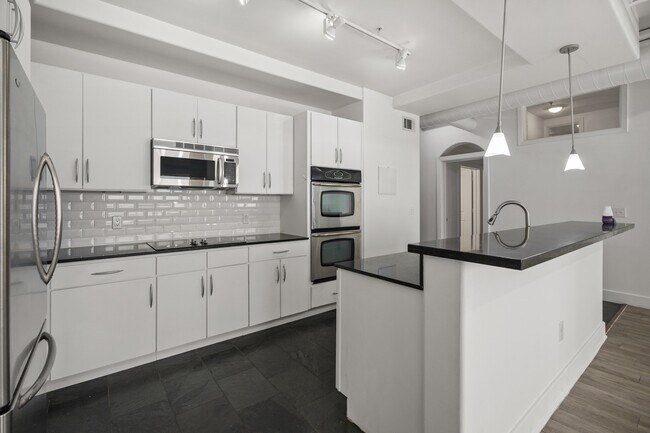 Building Photo - 1901 Post Oak Blvd