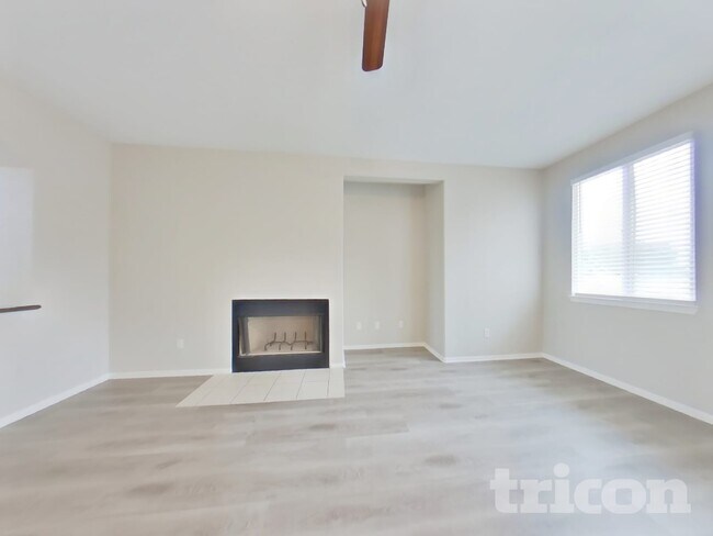 Building Photo - 733 Pino Ave