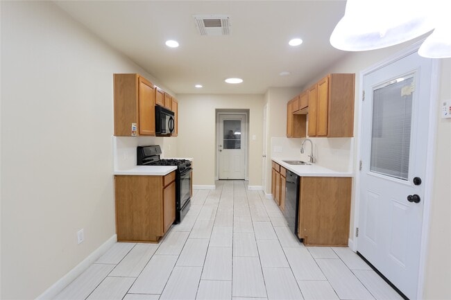 Building Photo - 4823 Canyon Blanco Dr