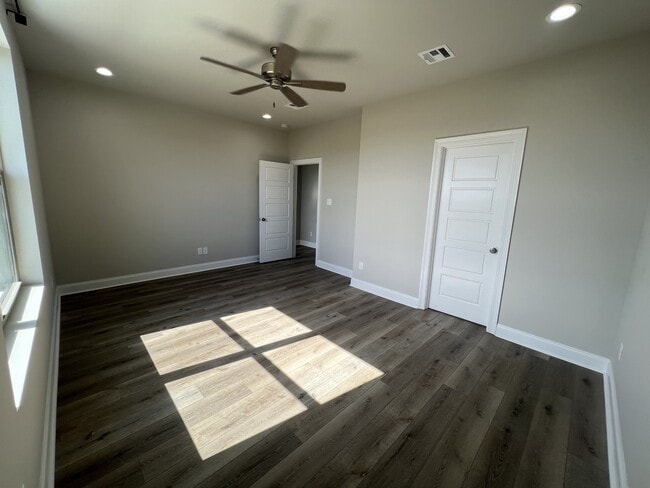 Building Photo - 113 Firethorn Dr