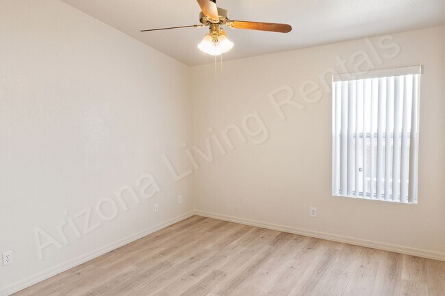 Building Photo - BLUE2710