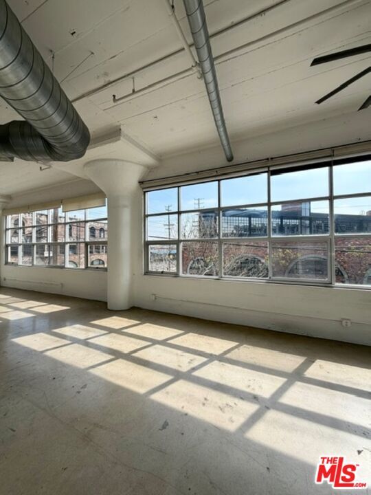 Building Photo - 530 Molino St