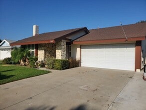 Building Photo - Single Family and Single Story Beautiful H...