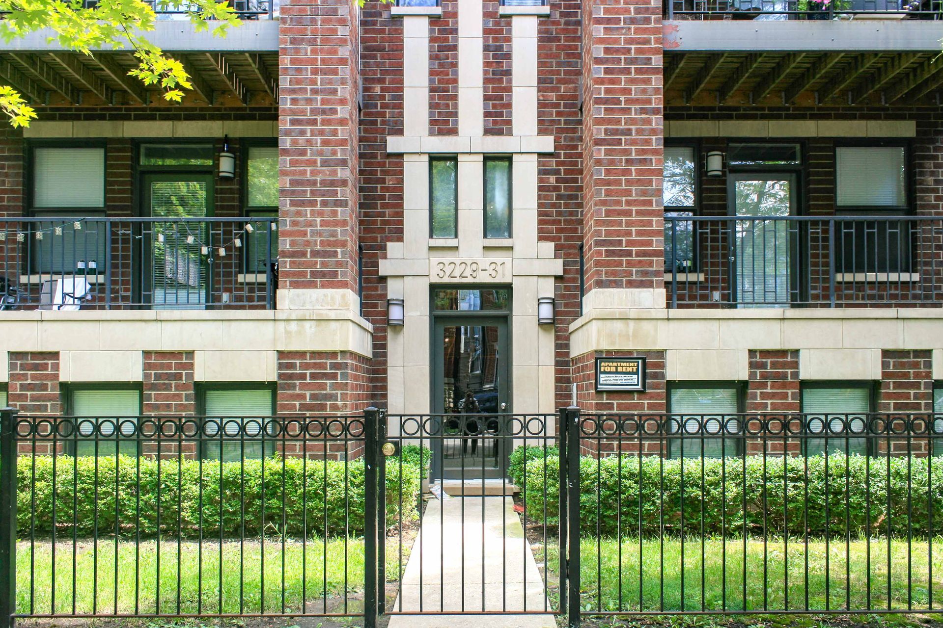 Building Photo - 3231 N Kenmore Ave