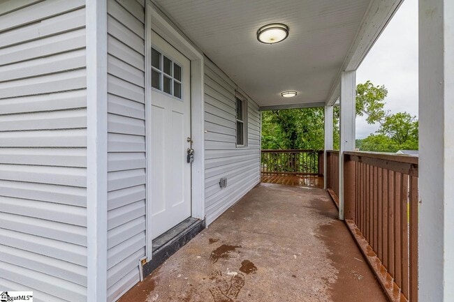 Building Photo - 611 Hunters Ct
