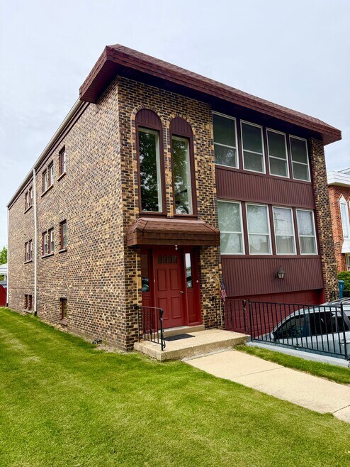 Building Photo - 175 E Van Buren St