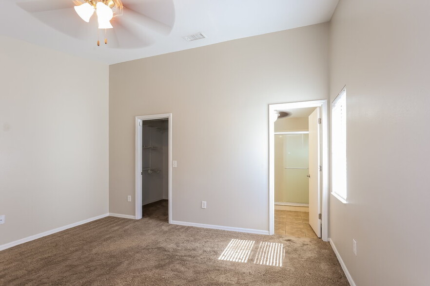 Building Photo - 221 Lookout Dr