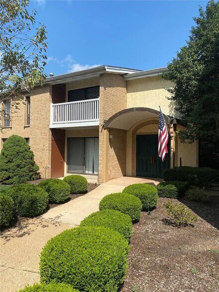 Building Photo - 444 N Clay Ave