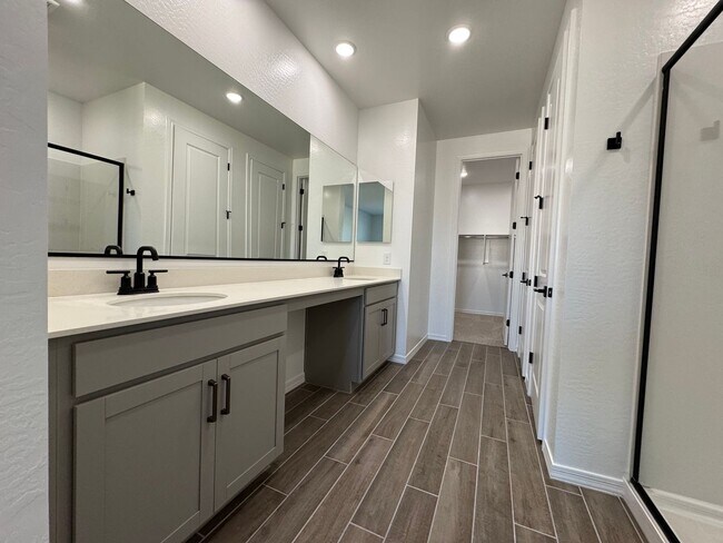 Building Photo - 7606 W Smoketree Dr