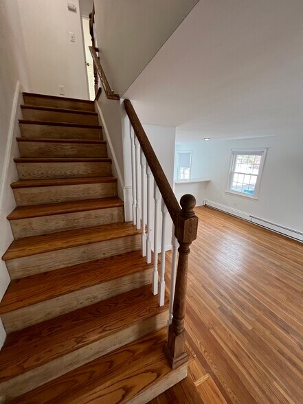 Building Photo - 36 Hill Rd