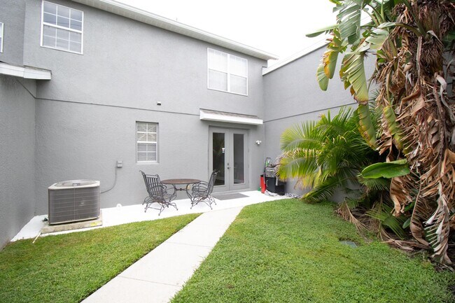 Building Photo - Charming Townhome in Avalon Park
