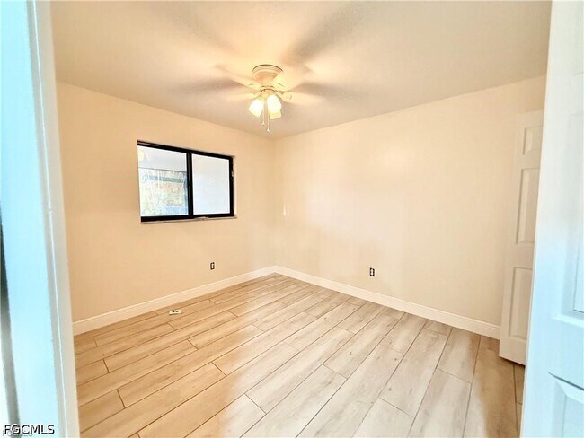 Building Photo - 1420 SE 19th St