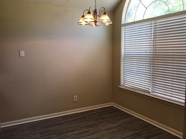 Building Photo - 139 W Tisbury Ln