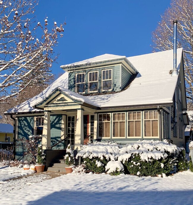 Building Photo - 155 Swart St
