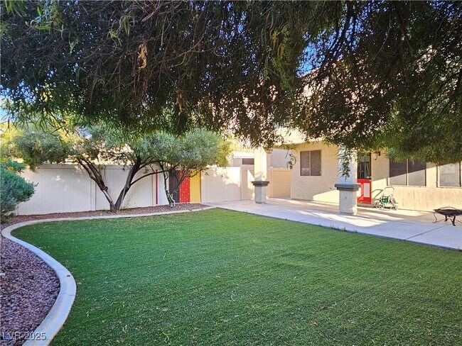 Building Photo - 616 W Blackbird Knoll Ct