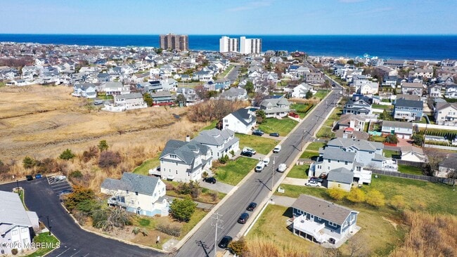 Building Photo - 47 Valentine St