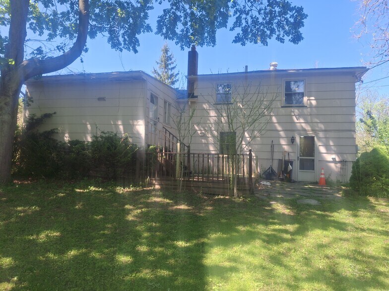 Building Photo - 1495 Beach Ave