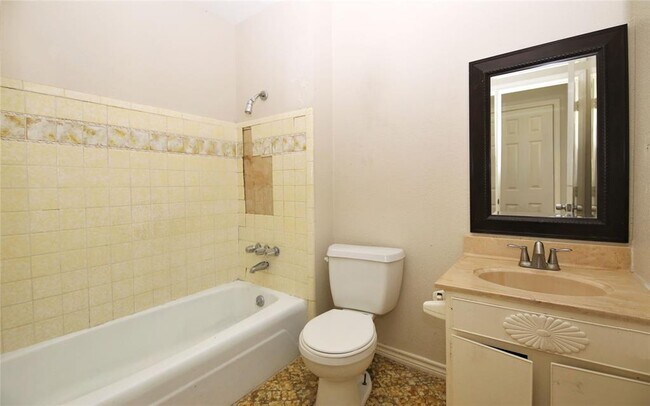 Building Photo - 4731 Pinebrook Ln