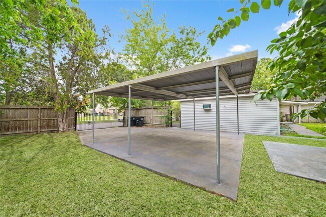 Building Photo - 8302 Braeburn Valley Dr