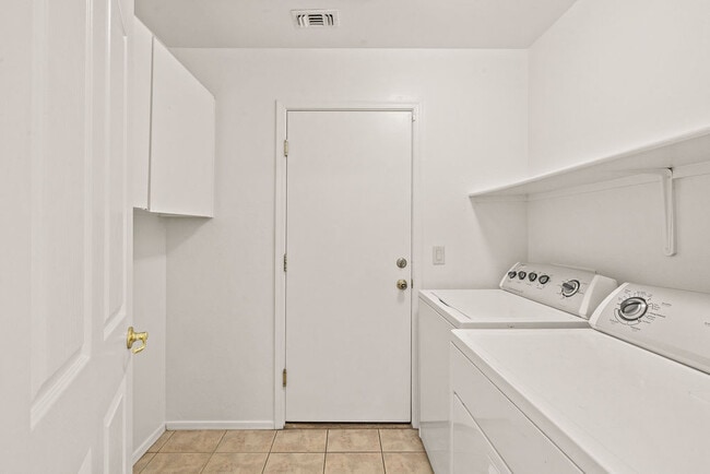 Building Photo - 13181 E Mesquite Flat Spring Dr