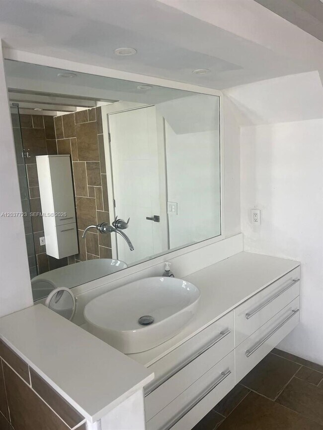 Building Photo - 1130 Spyglass