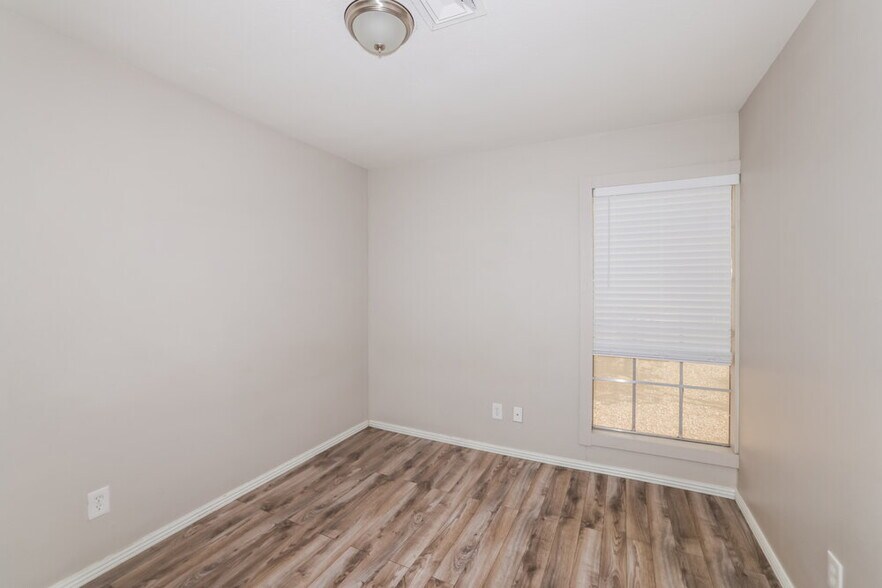 Building Photo - 6528 W Grandview Rd