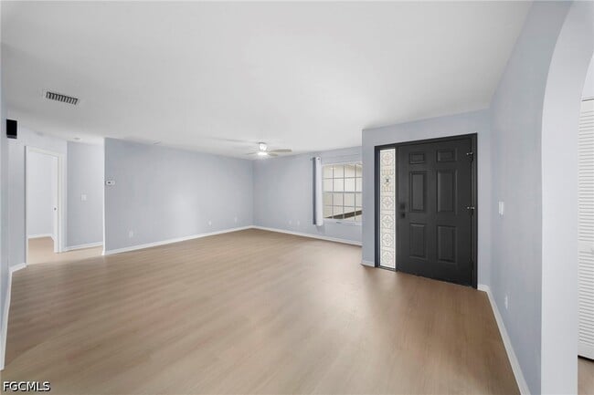 Building Photo - 15624 Sunny Crest Ln