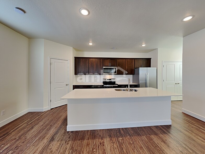Building Photo - 6028 W Copper Hawk Dr