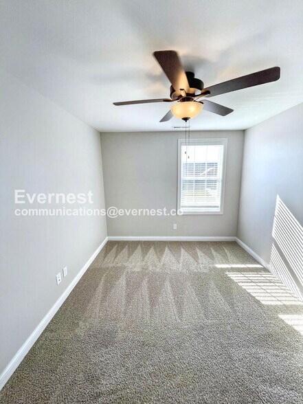 Building Photo - 1101 Cardinal Crk Dr