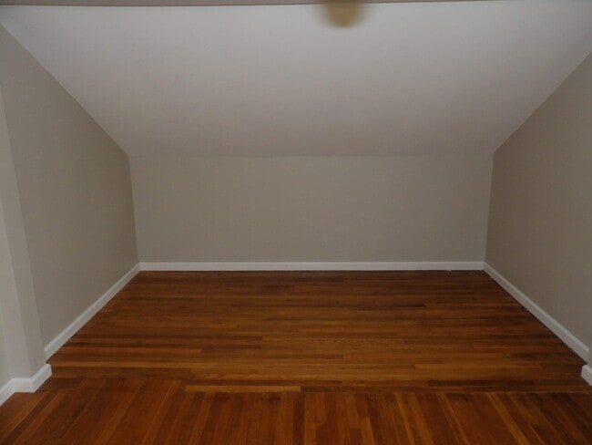 Building Photo - 286 Zandale Dr