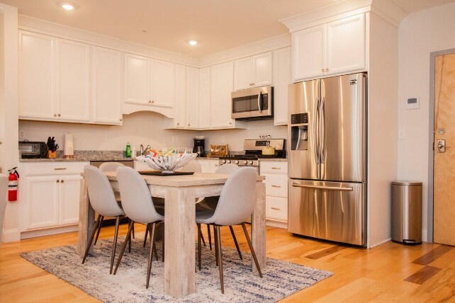 Building Photo - 1008 Tremont St