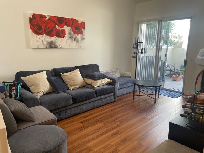 Building Photo - Dual Master Two Bedroom Townhome in Westpa...