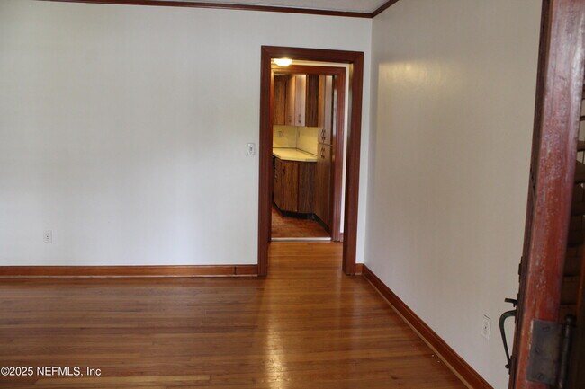 Building Photo - 1391 River Hills Ct