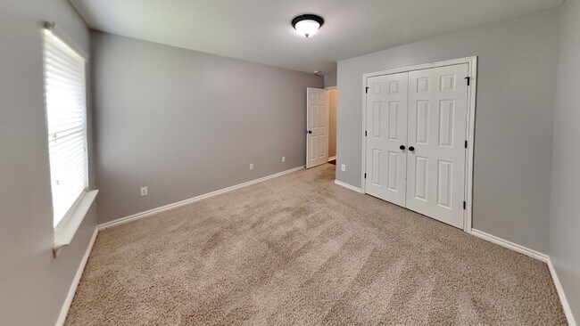 Building Photo - Luxury 4 Bedroom 2 Bathroom Home in Deer C...