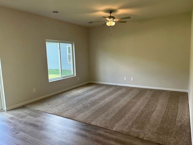Building Photo - 3 Bed +Den Nearly Brand New $2350