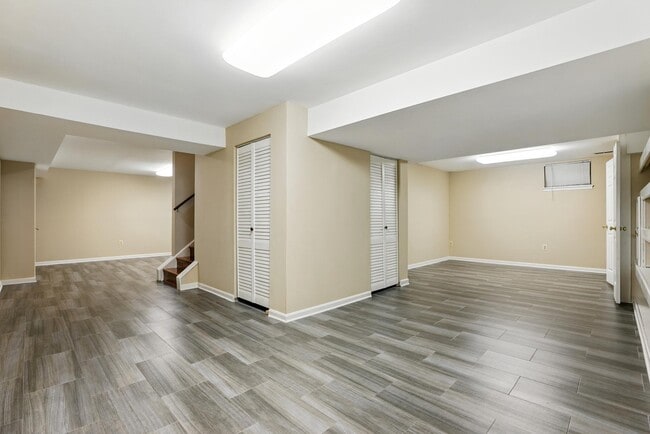 Building Photo - 14720 Peachwood Dr