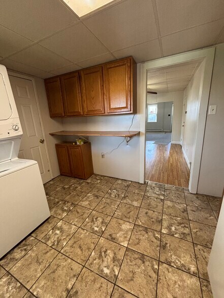Plenty of cabinets and space - 418 Furnace St