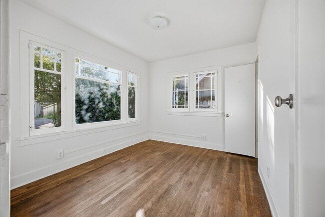 Building Photo - Charming 2-Bedroom Home with Private Yard