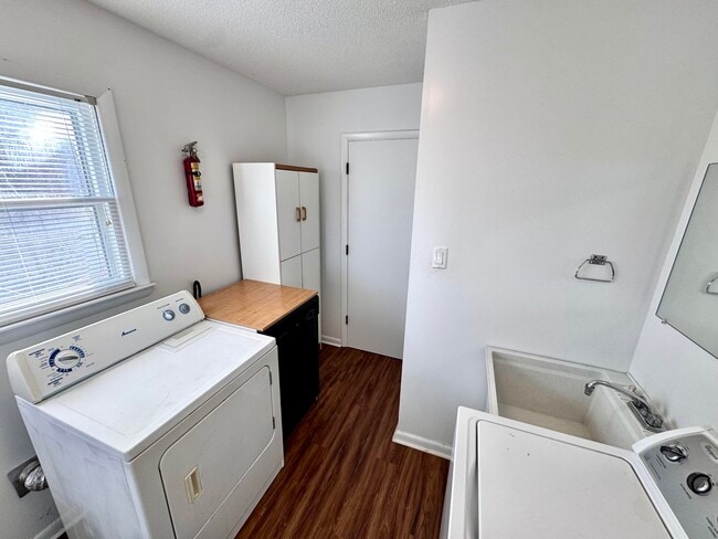 Building Photo - 1405 Webb Ridge Rd