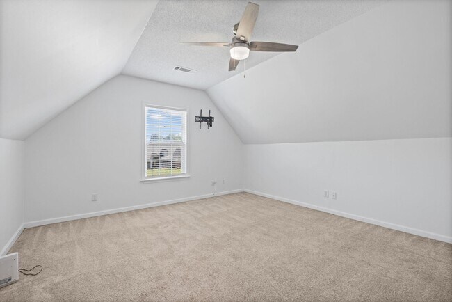 Building Photo - 713 Elizabeth Dr
