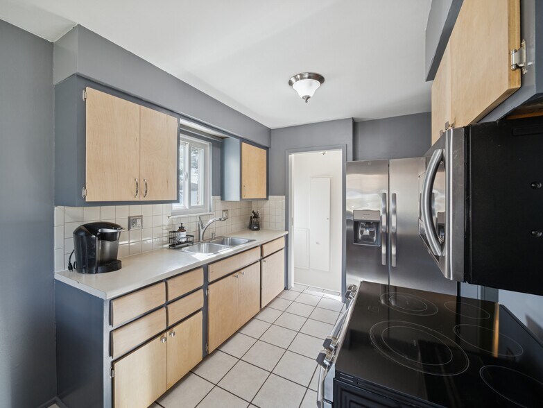 Building Photo - 26805 Richard Dr