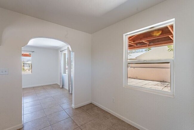 Building Photo - Desert Light & Outdoor Living – Tucson 2 B...