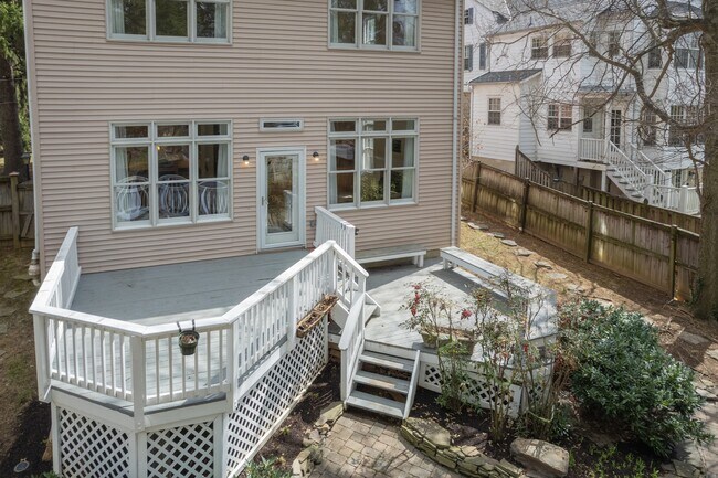 Building Photo - 317 W College Terrace