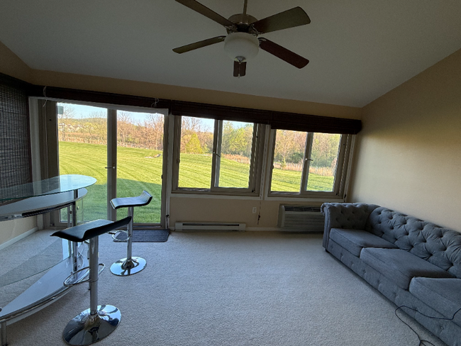 Building Photo - 2096 Deer Run Dr