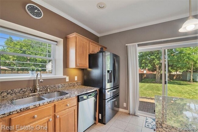 Building Photo - 2043 Vermont Ave