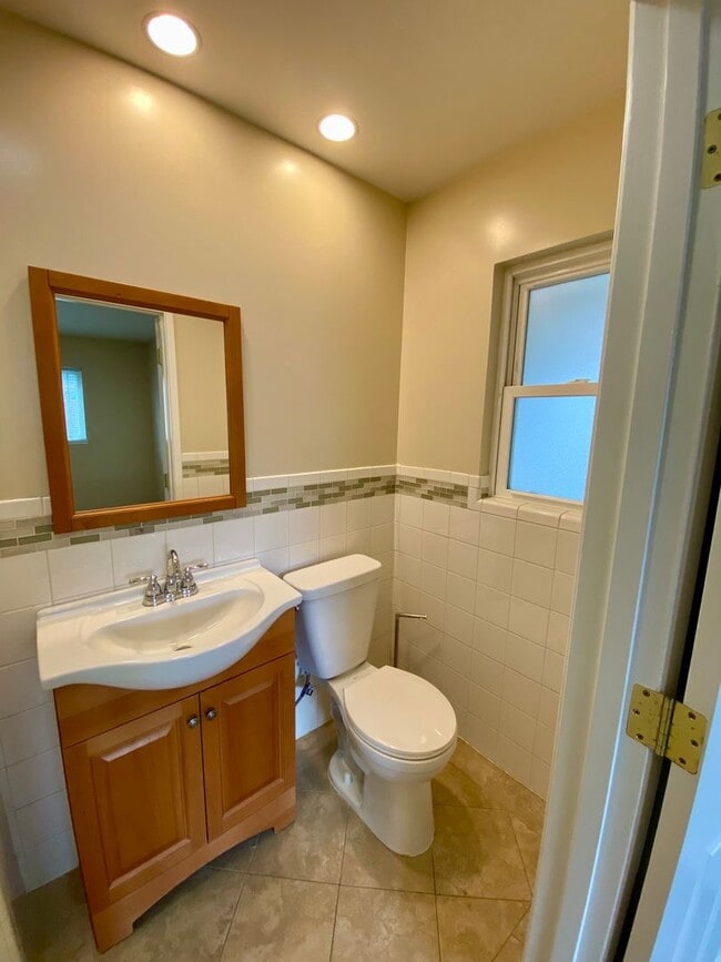 Building Photo - Quiet and Comfortable West San Jose Home