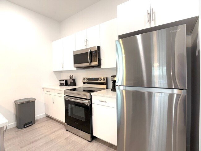 Building Photo - 332 Famagusta Dr
